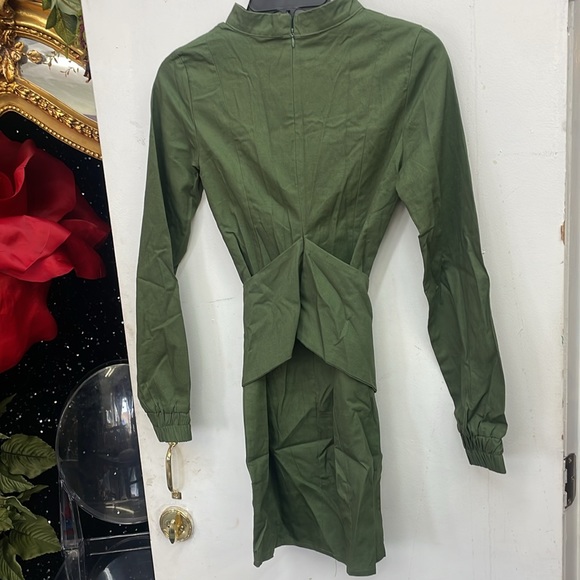Super Cute Green Utility Dress with Waist Belt - Picture 2 of 2